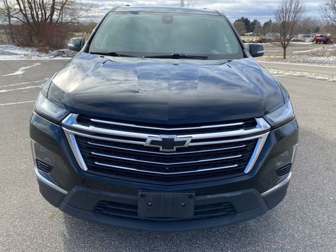 Used 2023 Chevrolet Traverse LT image 3