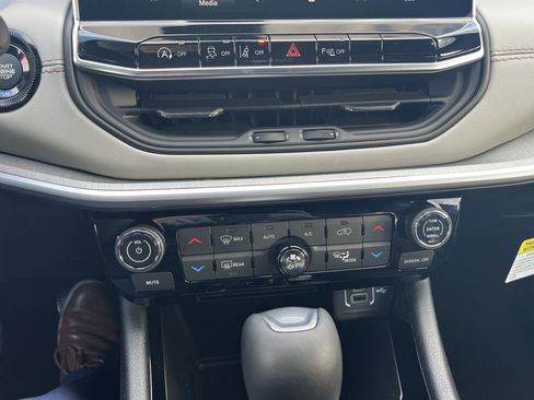 New 2026 Jeep Compass Limited AWD/4WD image 25