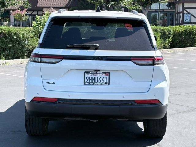 Used 2023 Jeep Grand Cherokee Altitude AWD/4WD image 6