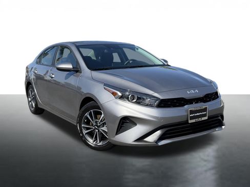 Certified 2024 Kia Forte LXS FWD image 2
