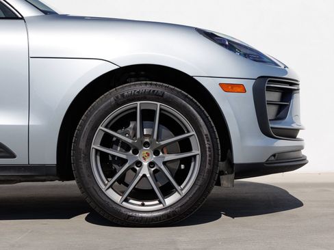 Used 2025 Porsche Macan AWD/4WD image 11
