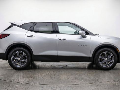 Used 2025 Chevrolet Blazer LT FWD image 11