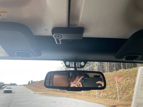 Used 2017 Jeep Wrangler Unlimited Sahara w/ Connectivity Group image 26