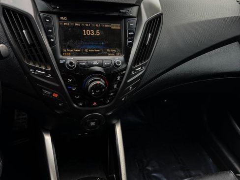 Used 2016 Hyundai Veloster Turbo image 18