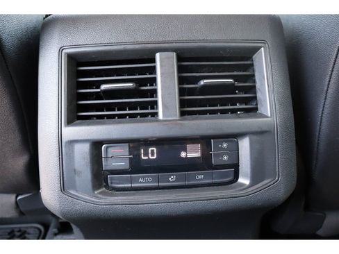 Used 2021 Volkswagen Atlas SE FWD image 21