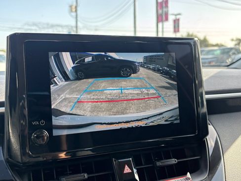Used 2025 Toyota Corolla LE FWD image 18
