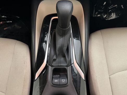 Used 2020 Toyota Corolla LE FWD image 17