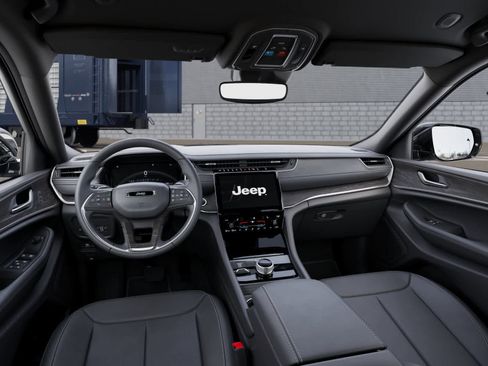 New 2025 Jeep Grand Cherokee Limited image 14
