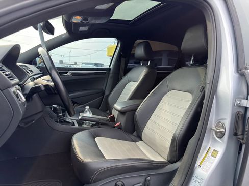 Used 2018 Volkswagen Passat GT FWD image 5