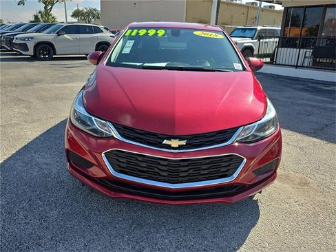 Used 2018 Chevrolet Cruze LT w/ Convenience Package image 2