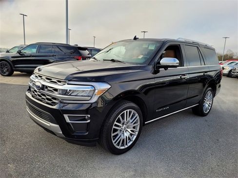 Used 2023 Ford Expedition Platinum image 3
