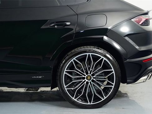 Used 2025 Lamborghini Urus SE image 22
