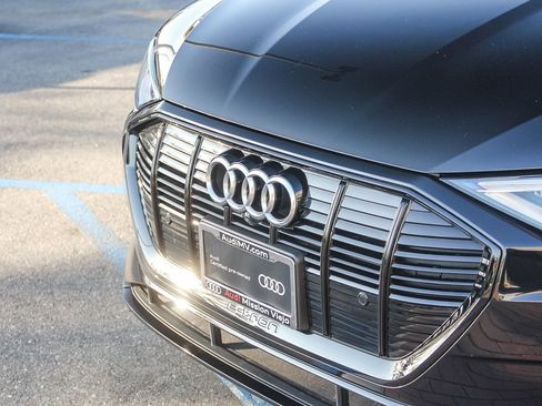 Certified 2022 Audi e-tron Premium w/ Convenience Plus Package image 13