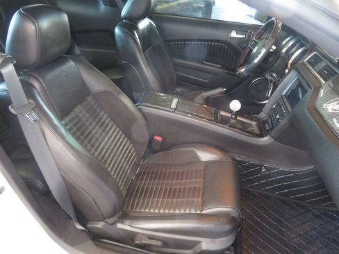 Used 2010 Ford Mustang Shelby GT500 RWD image 27