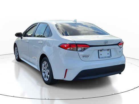 Used 2025 Toyota Corolla LE FWD image 4