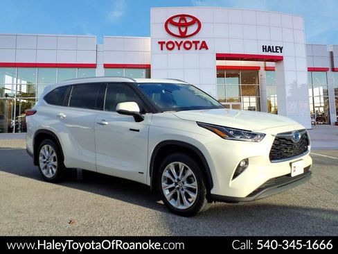 Certified 2021 Toyota Highlander Limited image 1