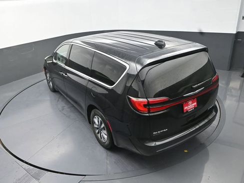Used 2023 Chrysler Pacifica Touring-L FWD image 26