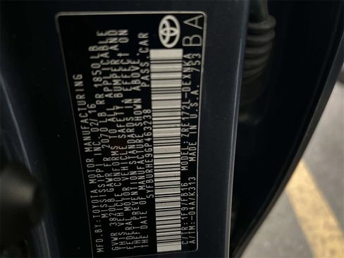 Used 2016 Toyota Corolla LE image 32