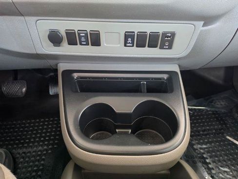 Used 2020 Nissan NV 2500 SV RWD image 16