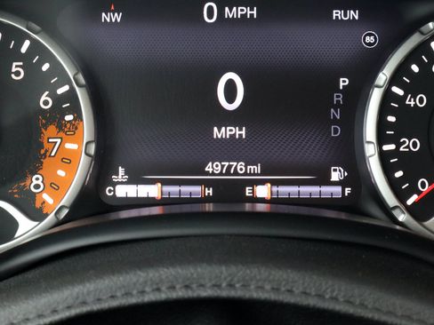 Used 2015 Jeep Renegade Trailhawk w/ Popular Equipment Group AWD/4WD image 29