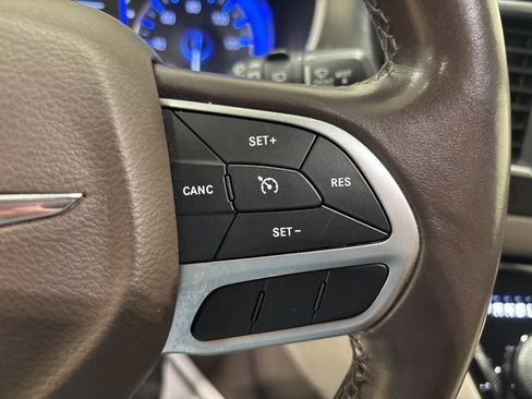 Used 2019 Chrysler Pacifica Touring-L FWD image 24