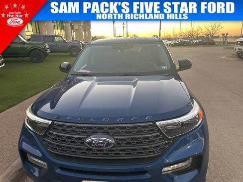 Used 2022 Ford Explorer XLT w/ Equipment Group 202A image 2