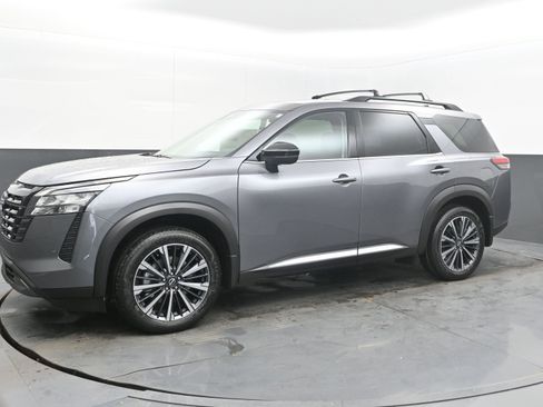 New 2026 Nissan Pathfinder Platinum FWD image 4
