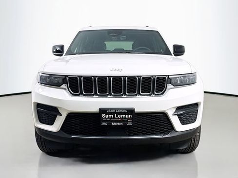 New 2025 Jeep Grand Cherokee Laredo image 2