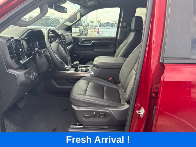 Used 2025 Chevrolet Silverado 1500 RST w/ Convenience Package II RWD image 2