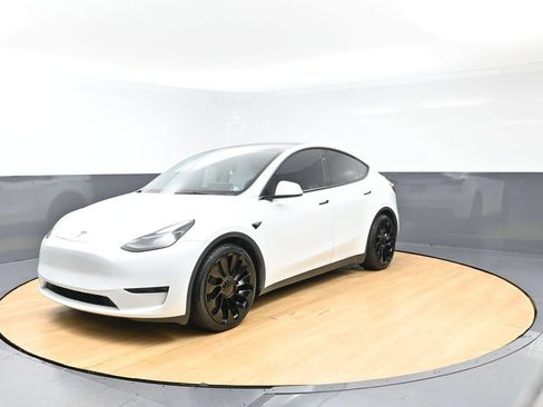 Used 2023 Tesla Model Y Performance AWD/4WD image 5