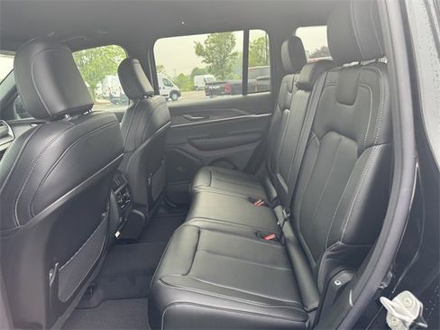 New 2025 Jeep Grand Cherokee Limited image 17