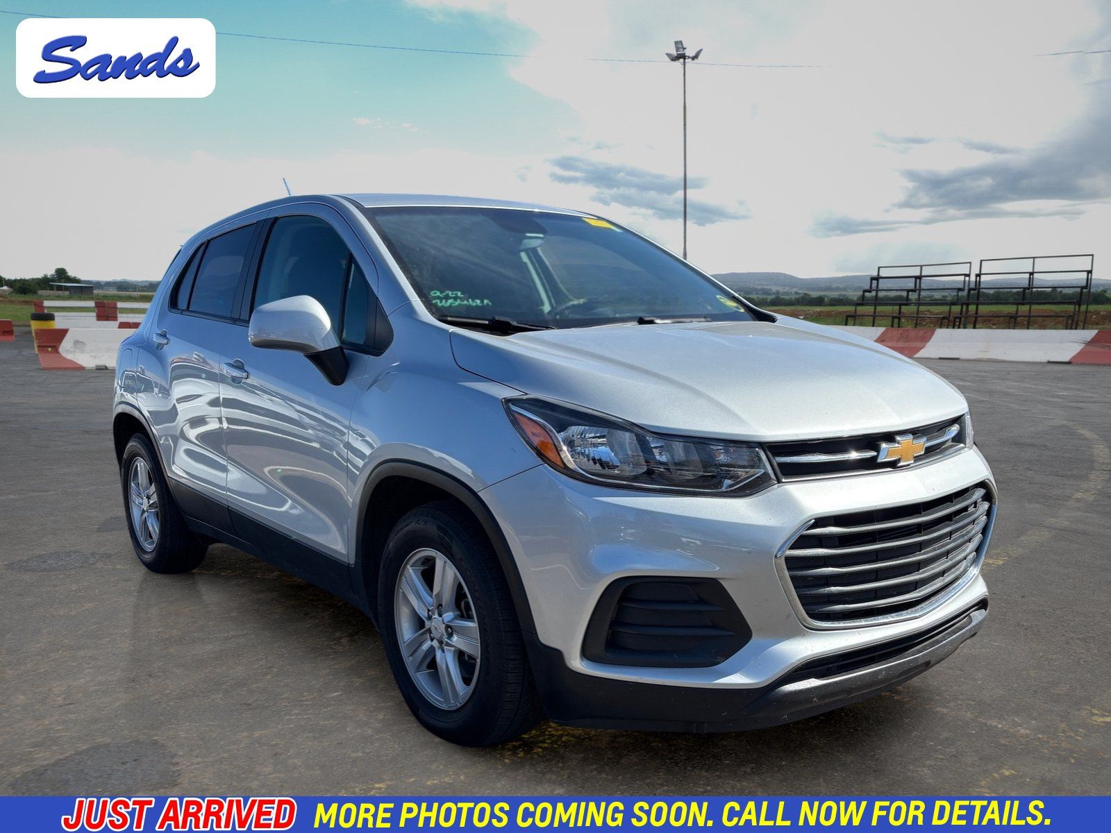 Used 2022 Chevrolet Trax LS w/ Tint and Cruise Package FWD image 1