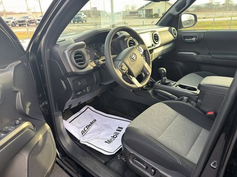Used 2023 Toyota Tacoma TRD Off-Road w/ Technology Package image 9