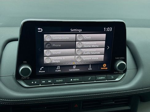 Used 2024 Nissan Rogue S FWD image 9