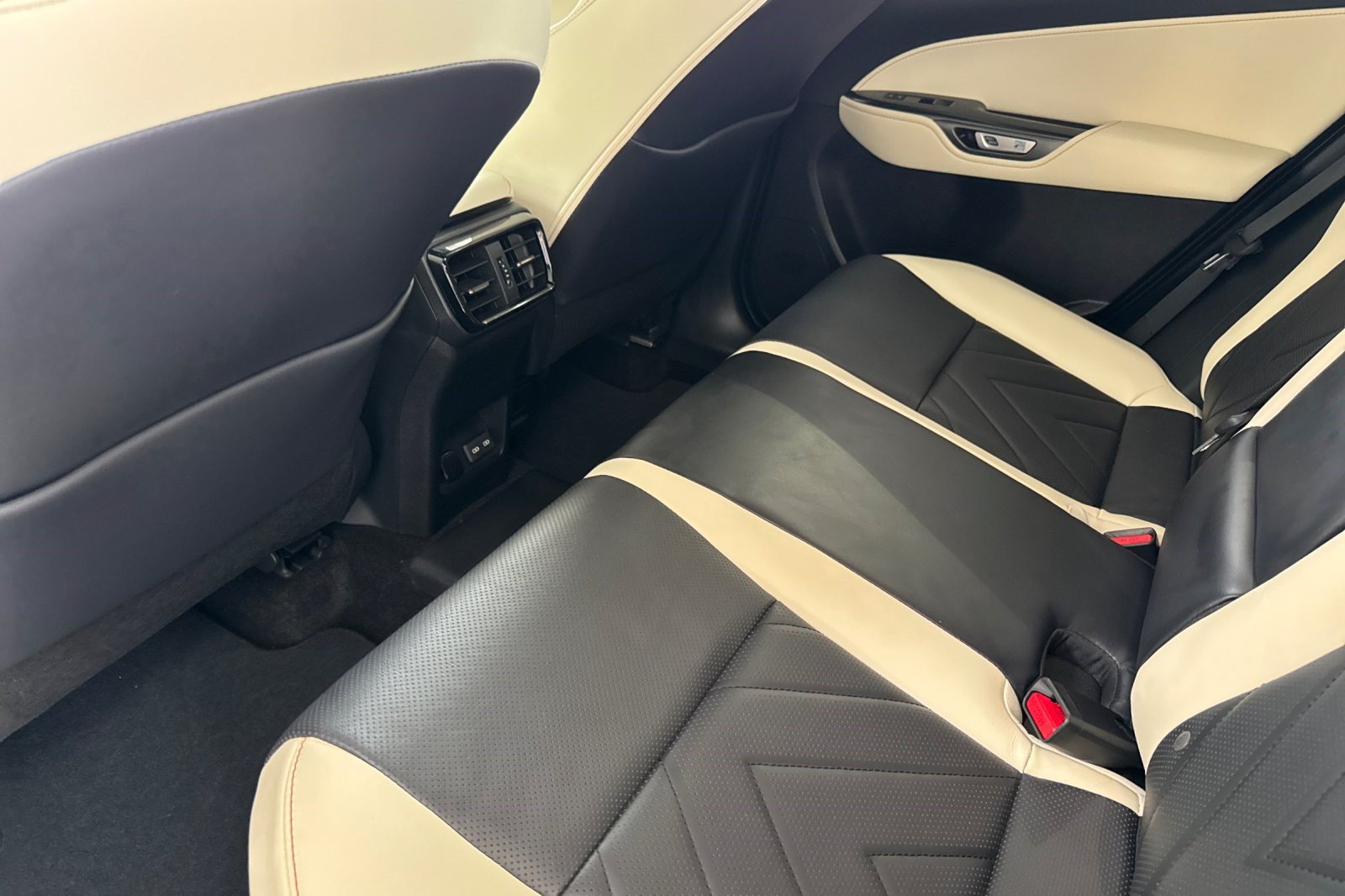 Used 2024 Lexus NX 450h+ AWD w/ Vision Package image 15