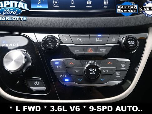 Used 2023 Chrysler Pacifica Touring-L FWD image 15