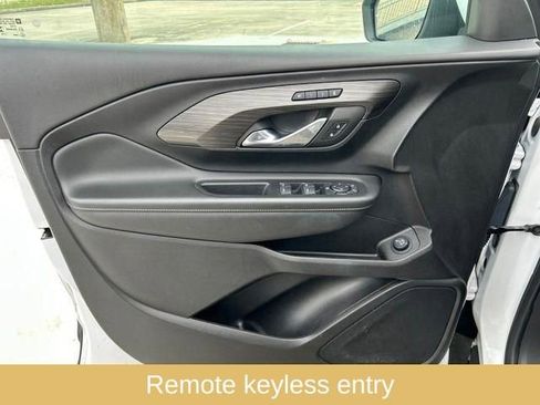 Used 2023 GMC Terrain SLT image 16