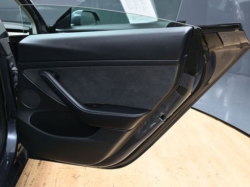 Used 2022 Tesla Model 3 Long Range image 41