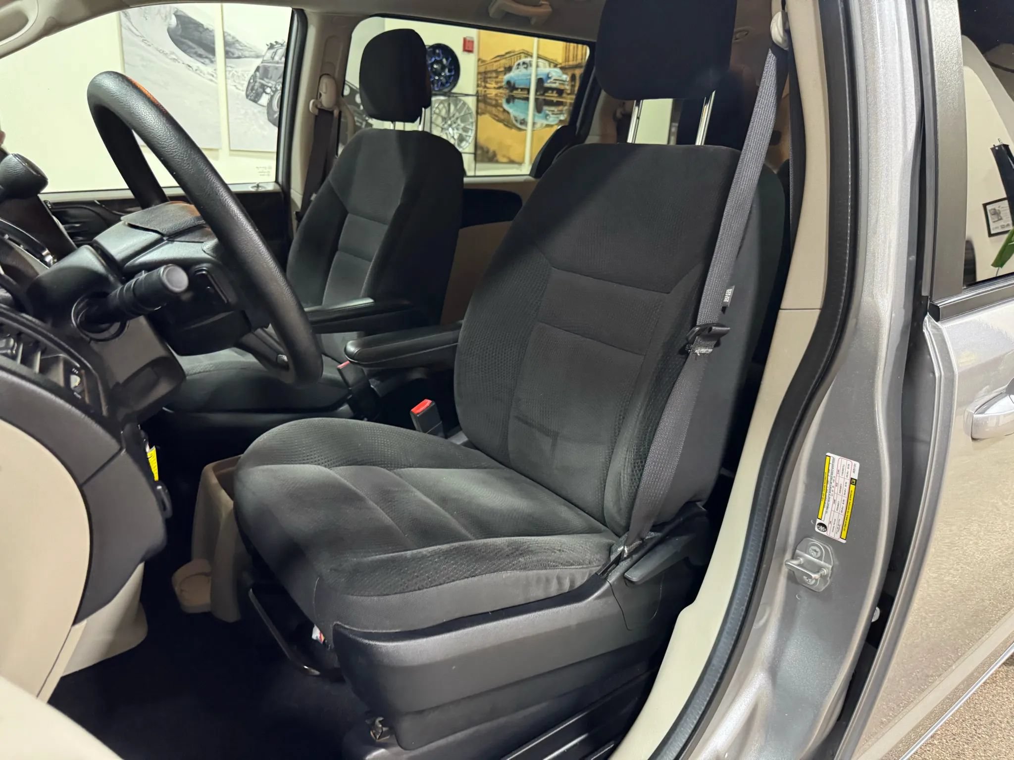 Used 2018 Dodge Grand Caravan SE FWD image 44