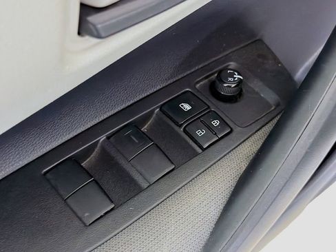 Used 2022 Toyota Corolla LE image 19