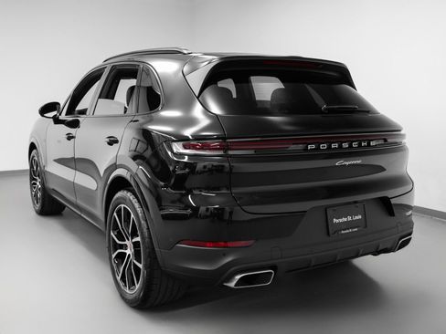 Certified 2025 Porsche Cayenne image 3