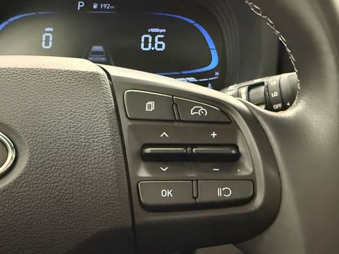 Used 2025 Hyundai Venue SEL FWD image 15