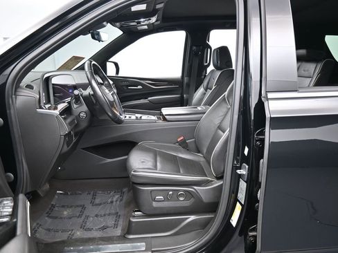 Used 2023 Cadillac Escalade Premium Luxury image 11