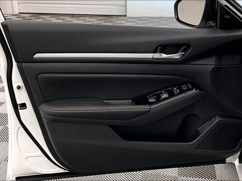 New 2025 Nissan Altima 2.5 SR w/ SR Premium Package image 29