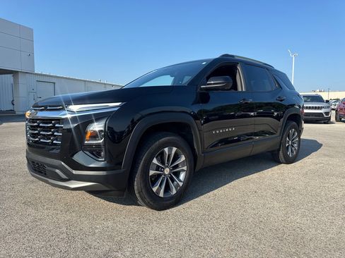 Used 2025 Chevrolet Equinox LT w/ Convenience Package II FWD image 2