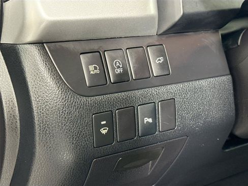 Used 2017 Toyota Highlander Limited FWD image 16