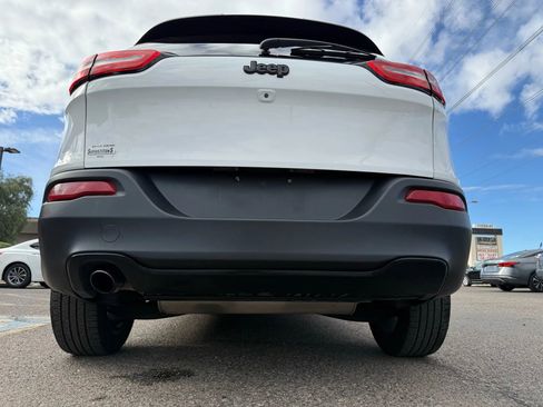 Used 2016 Jeep Cherokee Sport image 38