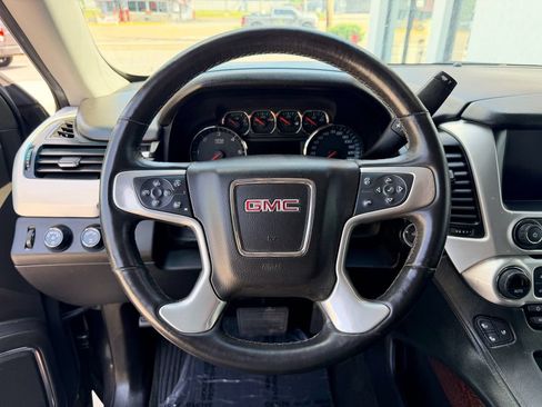 Used 2017 GMC Yukon SLT AWD/4WD image 19