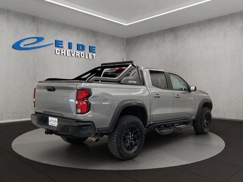 Used 2025 Chevrolet Colorado ZR2 w/ Midnight Edition AWD/4WD image 14