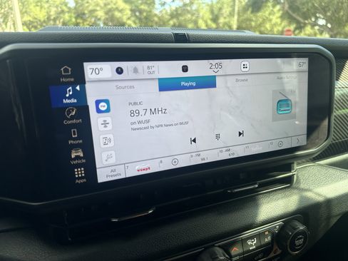 Used 2024 Jeep Wrangler Unlimited image 37